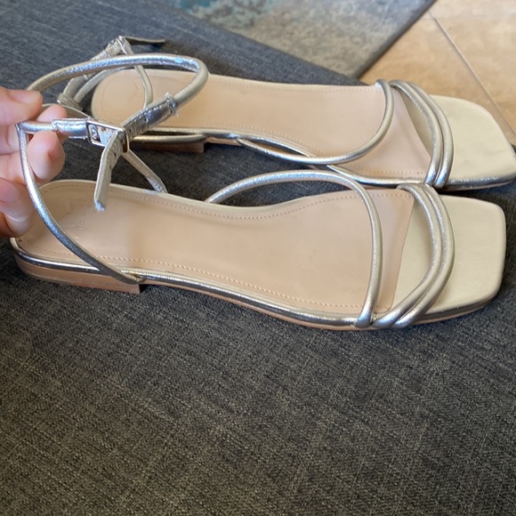 Sold - Picture 3 of 7